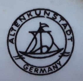 Die Marke ist rund. Sie zeigt ein Segelschiff. Dazu steht Altenkunstadt und Germany.